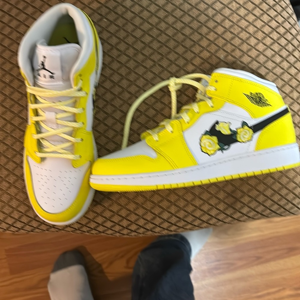 Nike Air Force 1 yellow rose patch